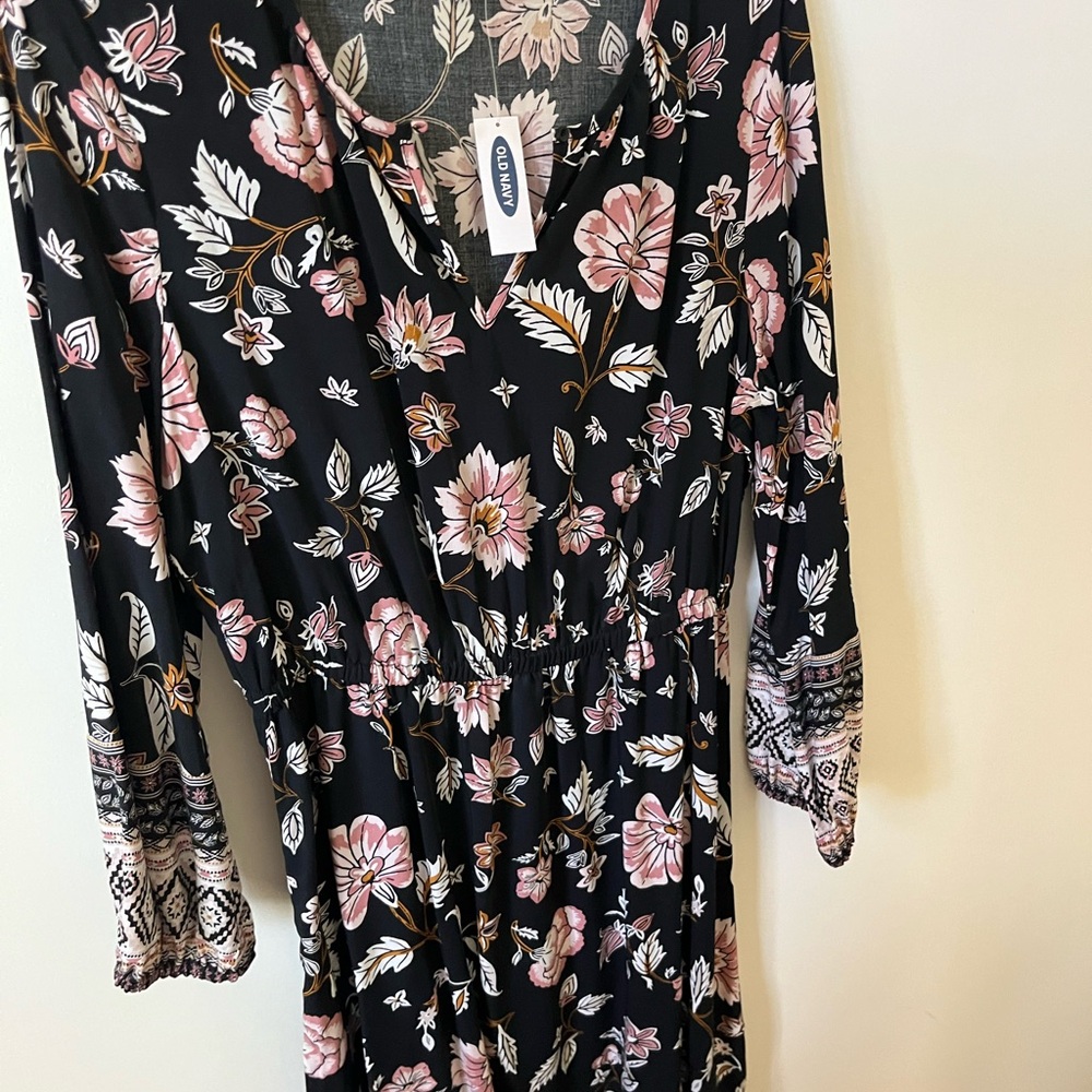 Old Navy Black Floral Long-Sleeve V-Neck Dress with Tan and White Accents